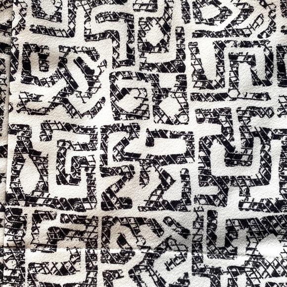 $9 CLEARANCE - Dynamite Skirt - Picture 3 of 10